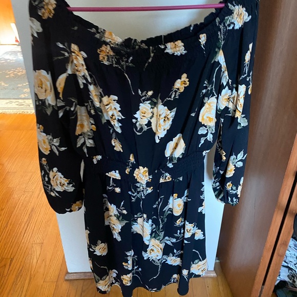 🥲SOLD🥲 Dynamite dress - Picture 2 of 4